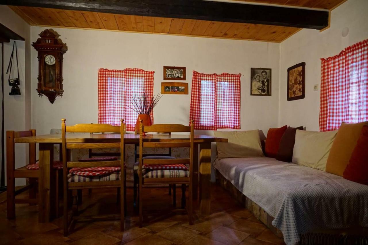 Villa Dorina Hiza Karlovac Esterno foto